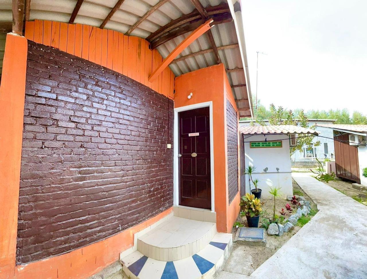 Dgeting Beach Resort Tumpat 外观 照片